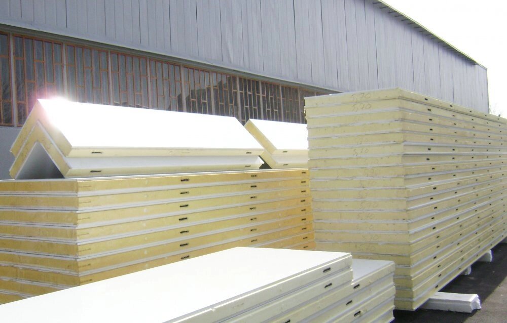 Фото: узел у двери — примыкание и герметизация